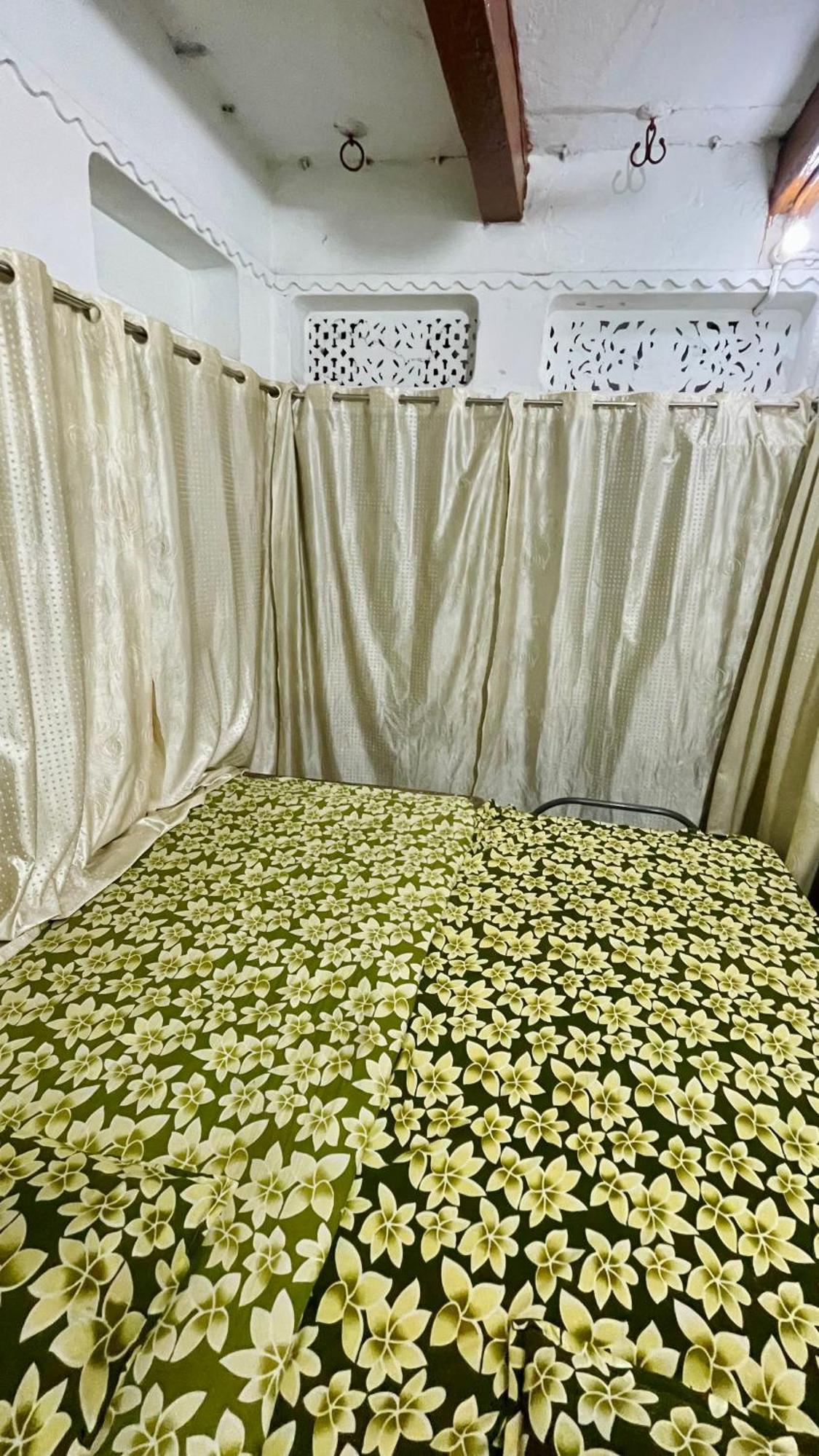 Sheetla Guest House Varanasi Esterno foto